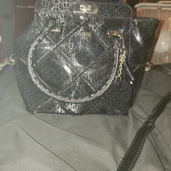 Guess handbag - Picture 1 of 3